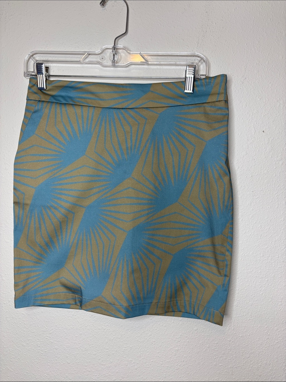 Bogner size 4 blue and tan Abby skort